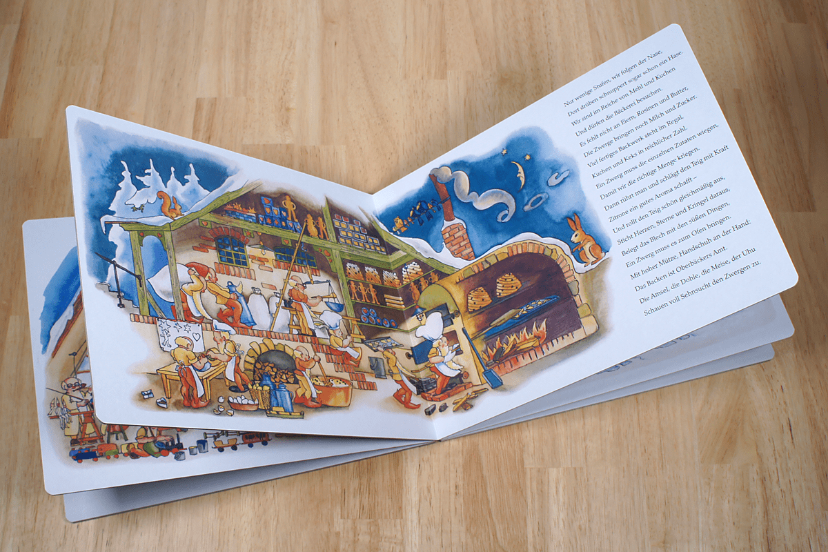 Aufgeschlagenes Kinderbuch mit pappverstärkten Seiten