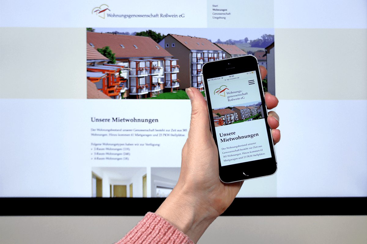 Darstellung einer Webseite auf Computer und Mobilgerät